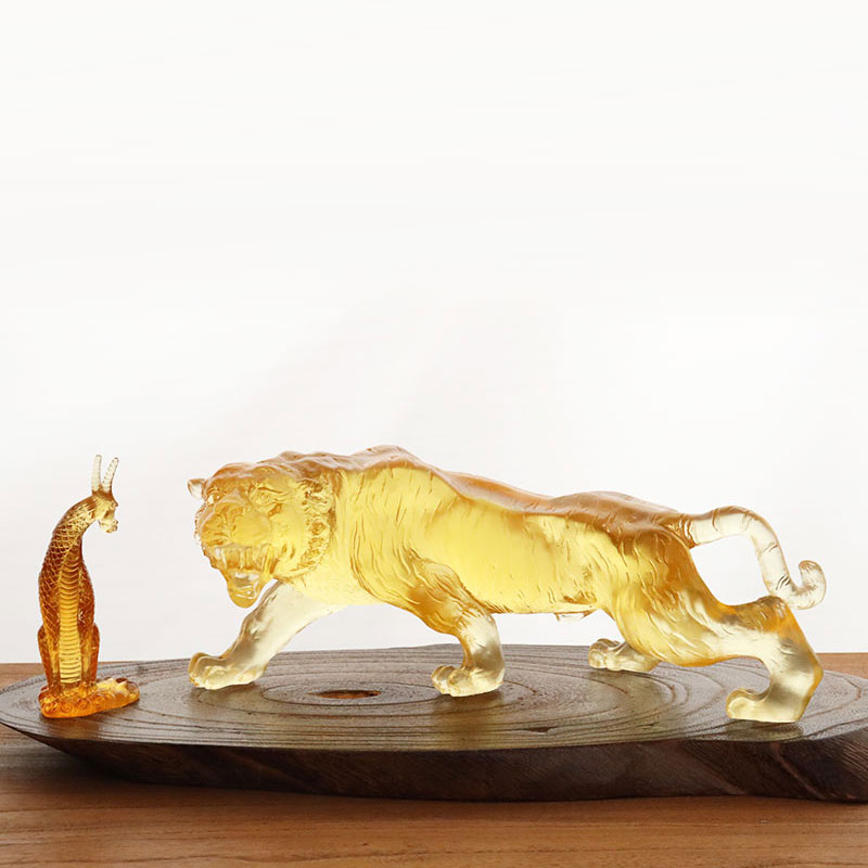 Kulay ginintuang mga palamuti ng tigre