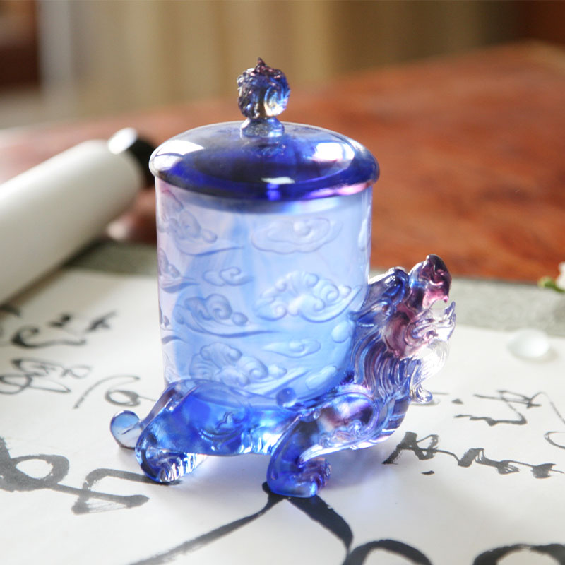 Blue glass crystal cup na may takip, mythical beast base