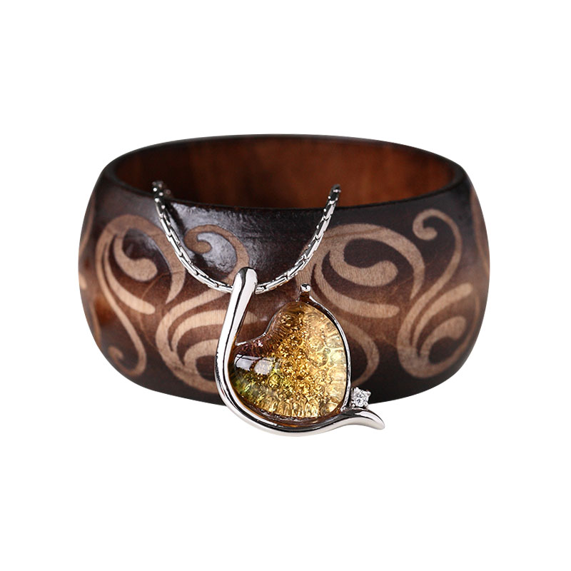 Elegant na kulay pilak na bracelet na nilagyan ng glass pendant