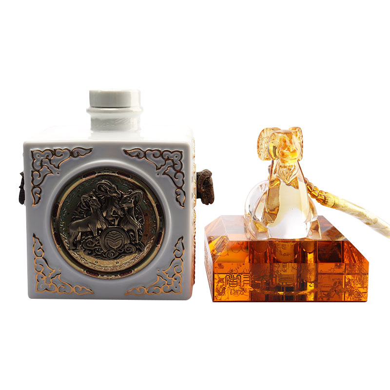 Chinese Zodiac Animal Shapes Cap Crystal Glass Wine Bottle Set