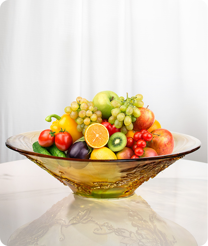 Isang Malapad na Bibig na Salamin na Daluyan ng Mga Prutas